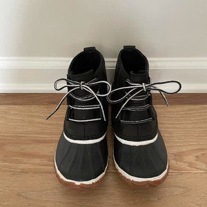 SOREL Womens Out N About Black, White Ankle Boots